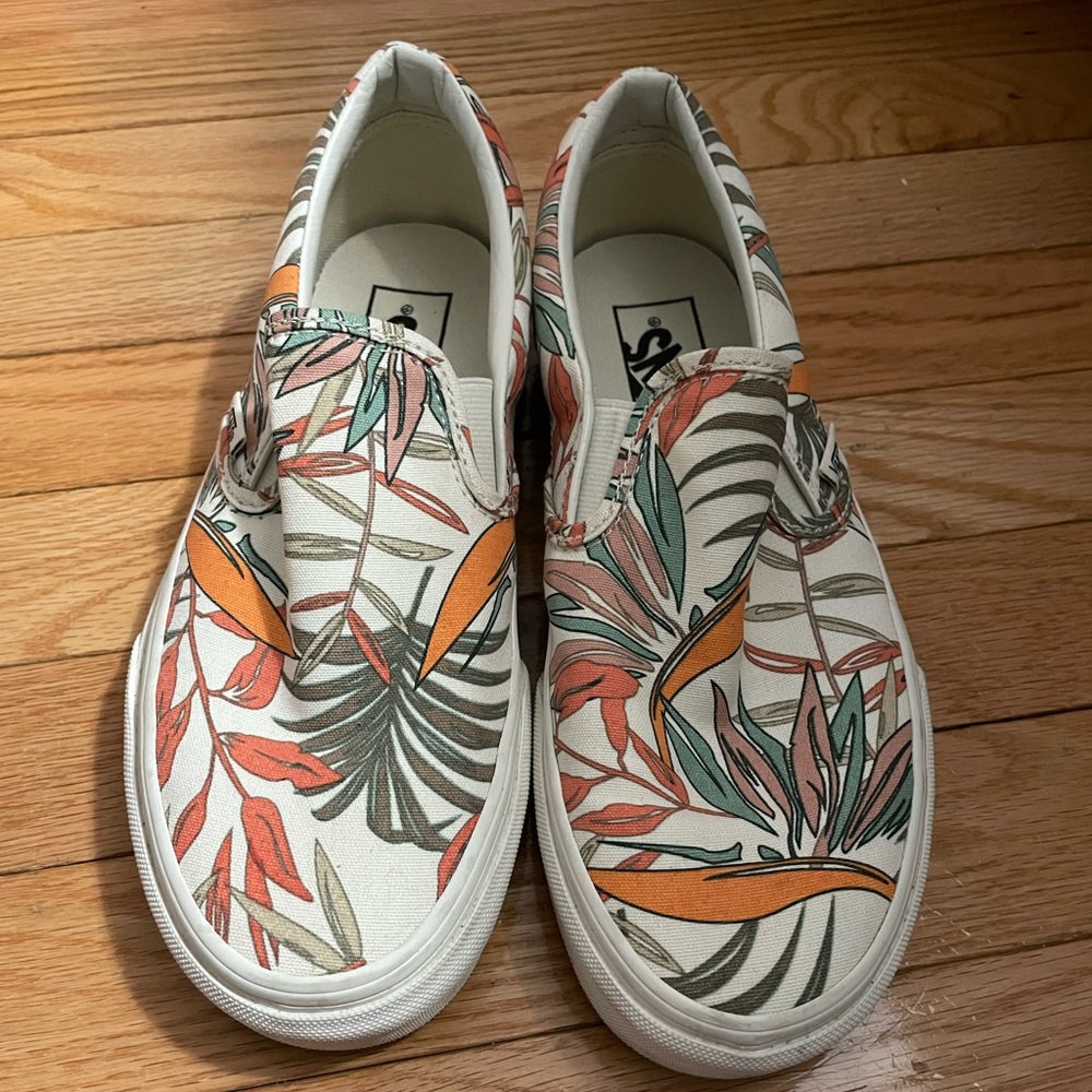 Vans Slip-On Sneakers in Cream with Green and Orange Leaf Print - Picture 2 of 3